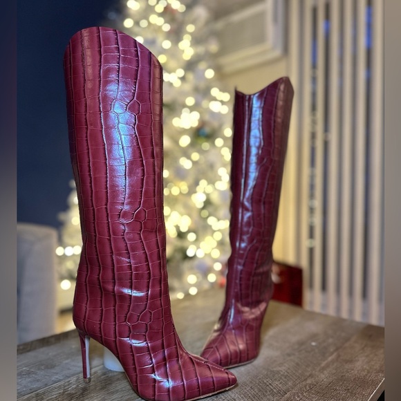 Elegant Red Crocodile Pattern Women's Boots - Picture 4 of 4
